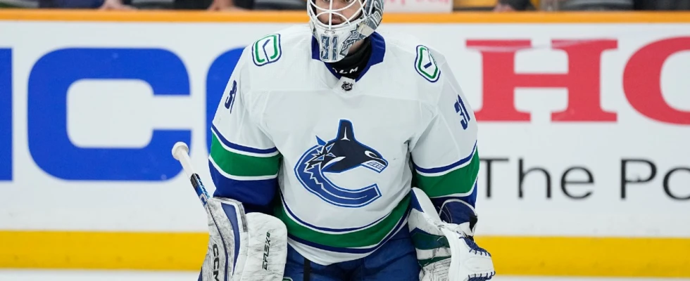 Canucks’ Silovs to start Game 1, Pettersson in after missing practice