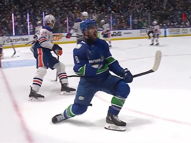 Gotta See It: Canucks score two rapid-fire goals to snatch late lead in Game 1