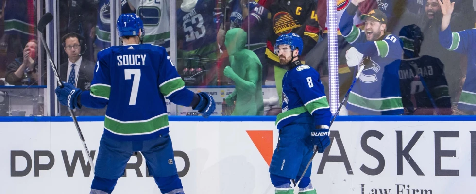 Stanley Cup Playoffs Day 19: Oilers blow 4-1 lead as Canucks take Game 1