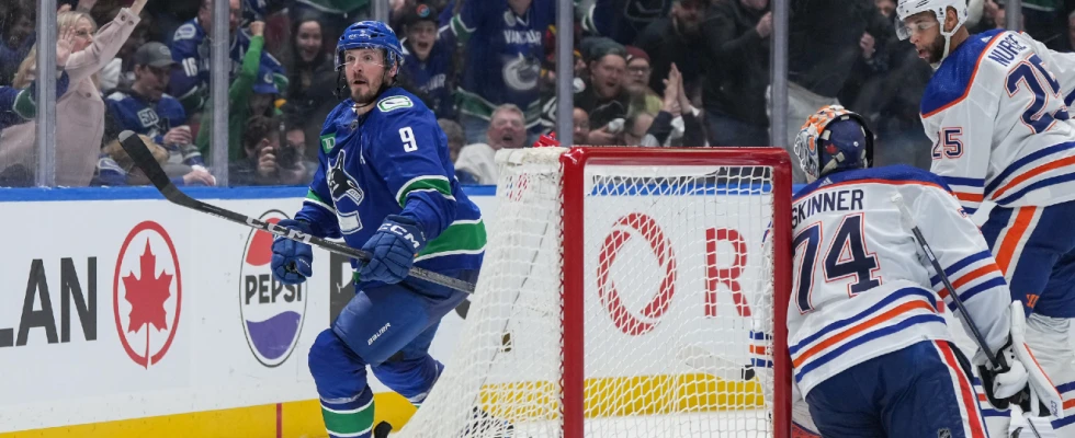 ‘Leaking Oil’: Hockey world reacts to Canucks’ wild comeback vs. Oilers