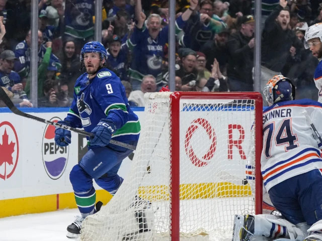 ‘Leaking Oil’: Hockey world reacts to Canucks’ wild comeback vs. Oilers