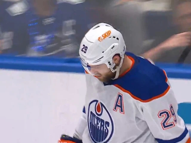 Draisaitl scores off give-and-go with McDavid for tying goal