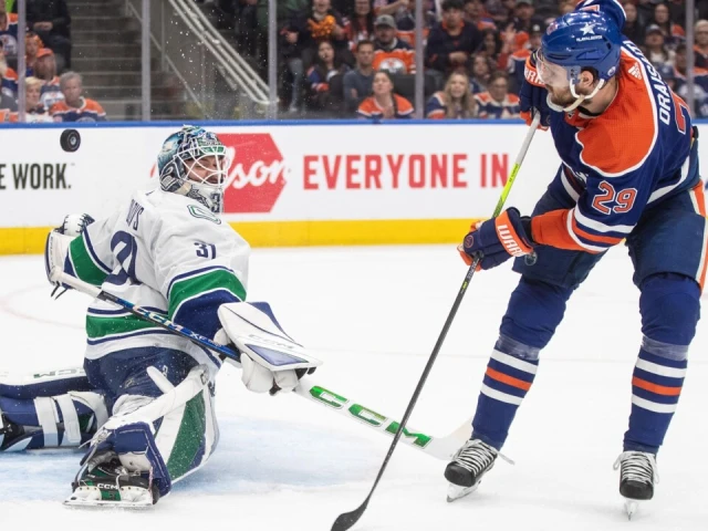 Silovs shines for Canucks to help steal Game 3 win from Oilers