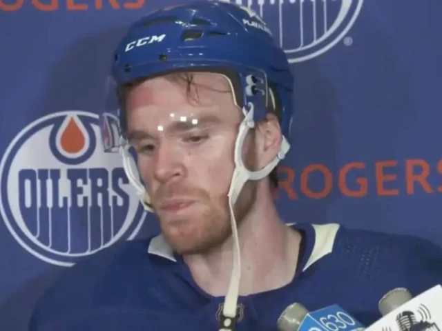 McDavid Takes Nasty Cross-Check to End Game 3 Loss for Oilers