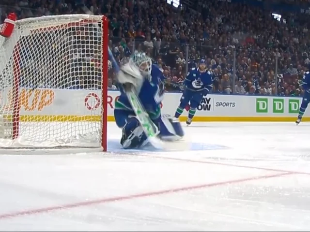 Silovs stretches out to make great save on rebound