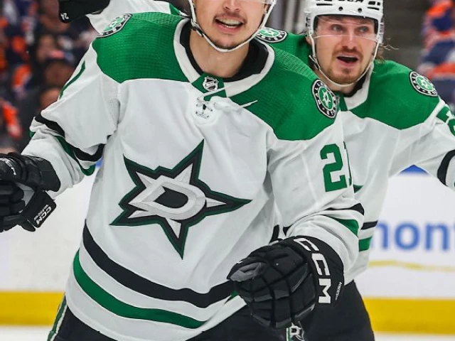 Robertson hat trick fuels Stars' rally in Game 3