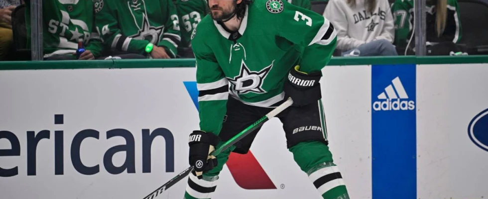 Stars’ Chris Tanev leaves Game 4 vs. Oilers with lower-body injury