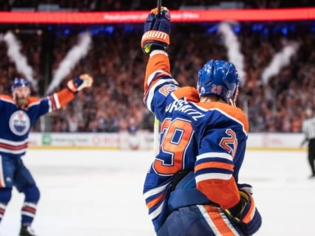 Oilers battle back from early deficit to defeat Stars 5-2, pull even in West final