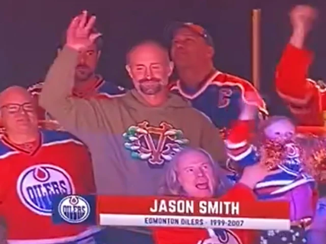 Oilers former captain Jason Smith attended Game 4 and fans loved it