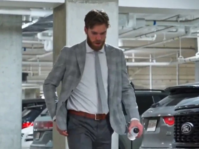 McDavid wears same suit for third consecutive game