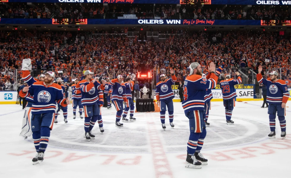 Very Superstitious: Oilers, Panthers keep distance from conference championship trophies