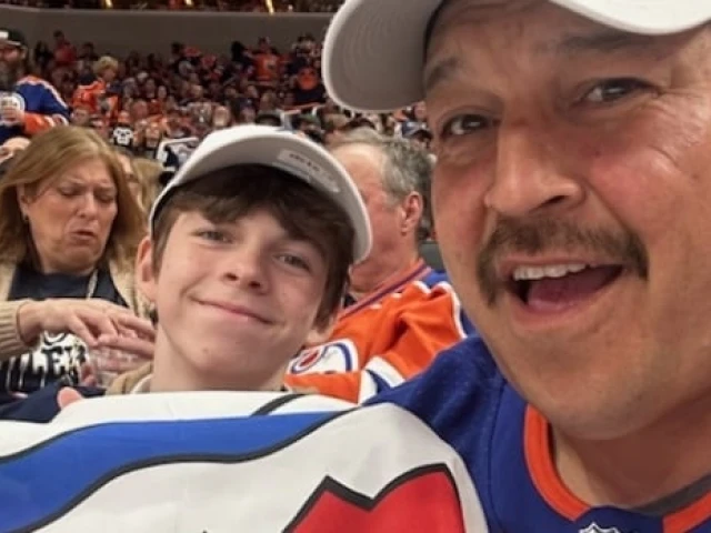 Father and son from Fort Simpson show off N.W.T. flag as Edmonton Oilers advance to final