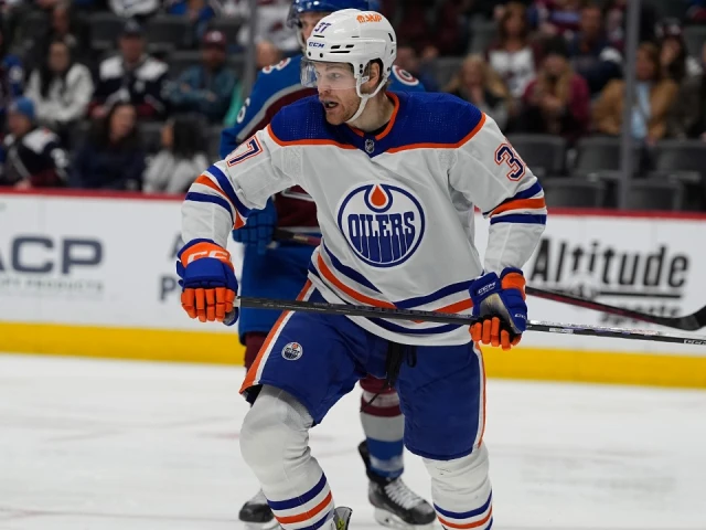 Oilers’ Warren Foegele returns to lineup for Game 1 against Panthers