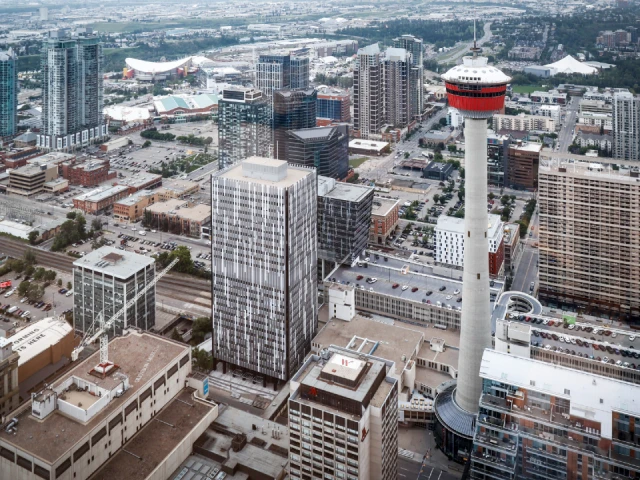 Calgary Tower will light up in blue and orange but denies supporting Oilers