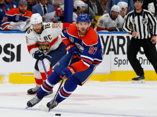 Connor McDavid breaks Wayne Gretzky's record for most assists in a single playoff