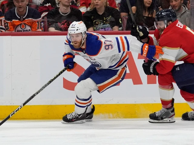 ‘He did what?’: Oilers’ McDavid wows with spectacular assist in Game 5