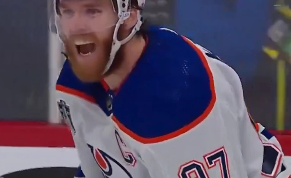 Panthers GM Bill Zito completely loses it and throws a water bottle in frustration after Connor McDavid’s empty-net goal