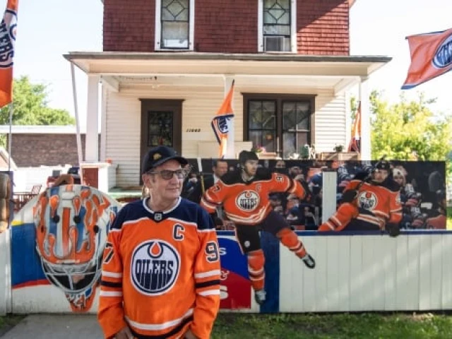 Oilers fan decorates yard with life-size McDavid, Draisaitl paintings