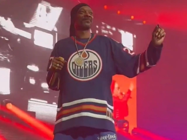 Snoop Dogg guarantees Game 6 win while rocking Oilers threads