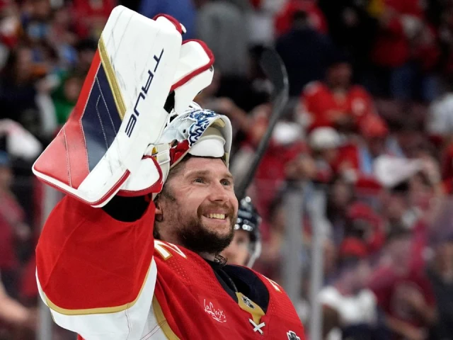 Panthers’ Aleksander Barkov passes Stanley Cup to Sergei Bobrovsky