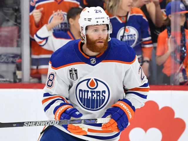 Oilers re-sign Brown to 1-year, $1M contract