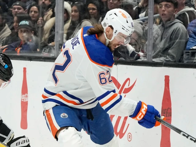 Edmonton Oilers re-sign Raphael Lavoie to one-year, two-way contract