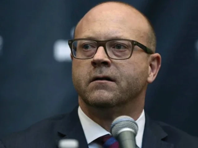 Stan Bowman ‘had encouraging conversation’ with Kyle Beach the night before being named Oilers GM