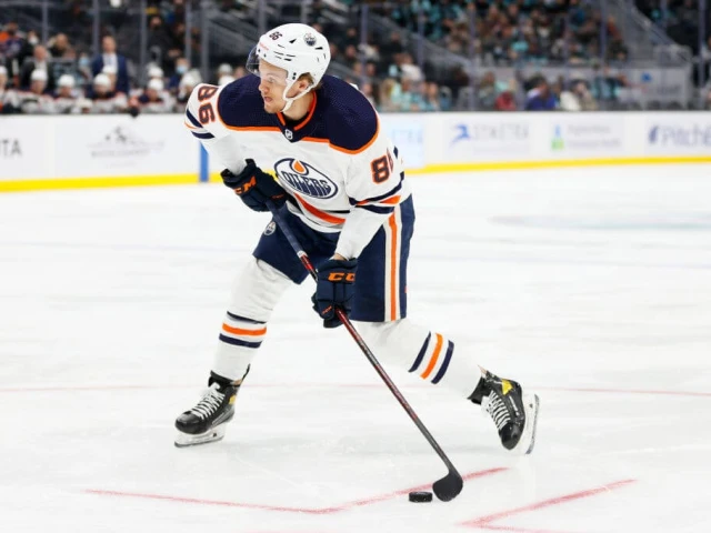 Blues sign Oilers' Dylan Holloway, Philip Broberg to offer sheets