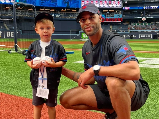 Oilers' Nurse was in the building for near Blue Jays no-hitter