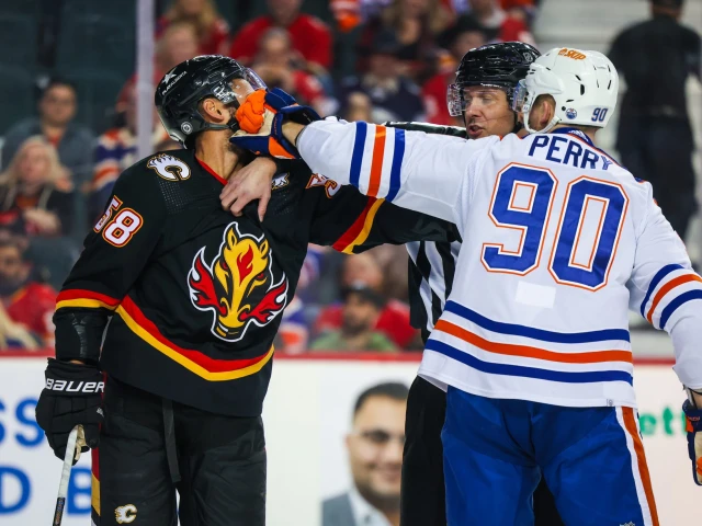 Oilers’ Corey Perry makes appearance at Edmonton Smackdown show