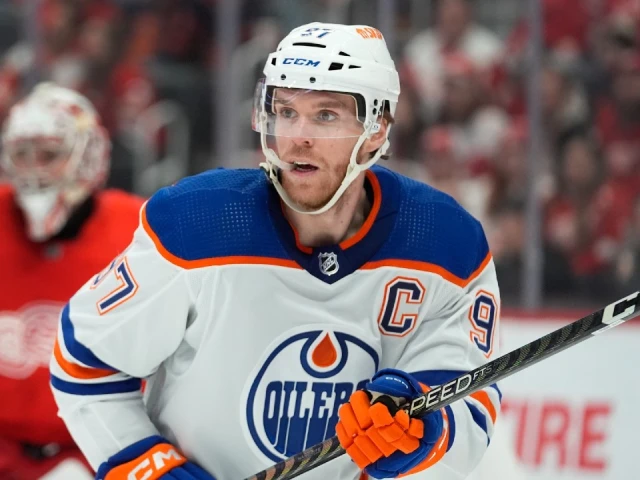 Oilers’ Connor McDavid rushing to 1,000 points at historic pace