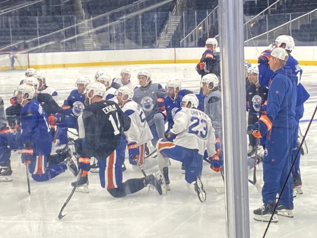 Oilers show off brand new lines at training camp