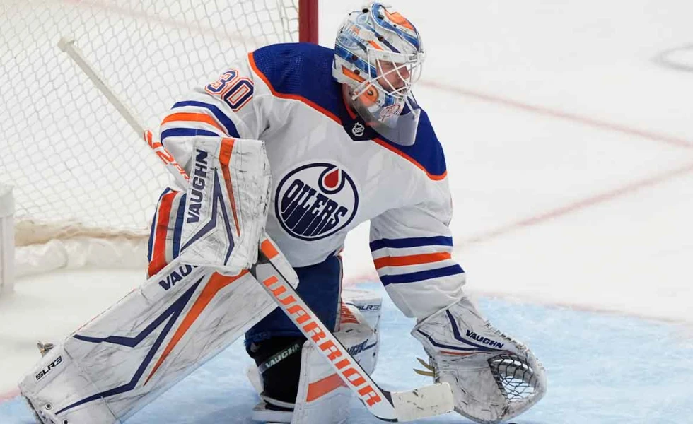 Oilers goaltender Calvin Pickard exits vs. Kraken