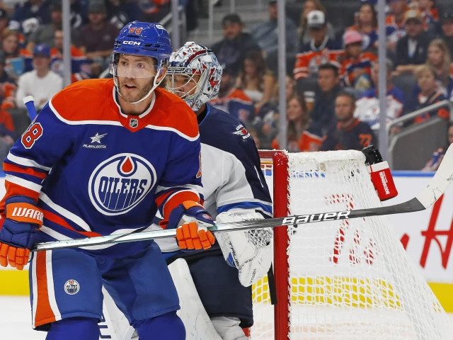 Oilers release Mike Hoffman from professional tryout