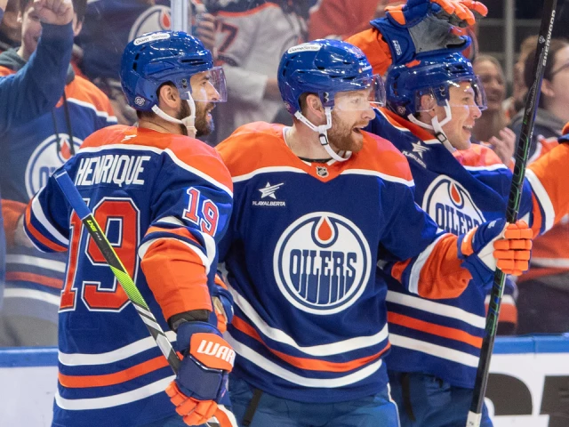 Oilers surge to comeback win after pair of momentum-swinging fights