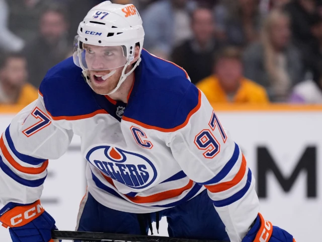 Oilers’ Connor McDavid suffers lower-body injury vs. Blue Jackets