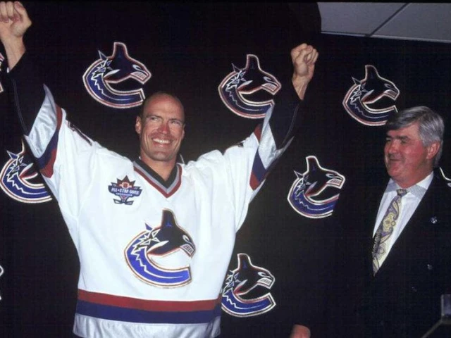 Throwback Thursday: Why Mark Messier is a public enemy in Vancouver