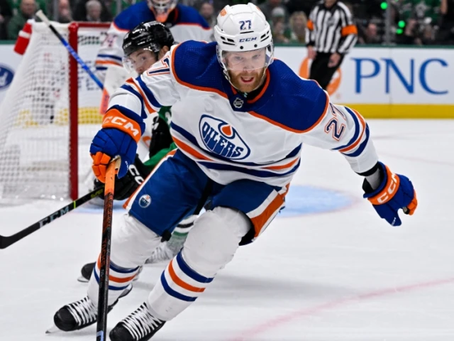 Oilers coach Knoblauch explains why Kulak is on the second pair