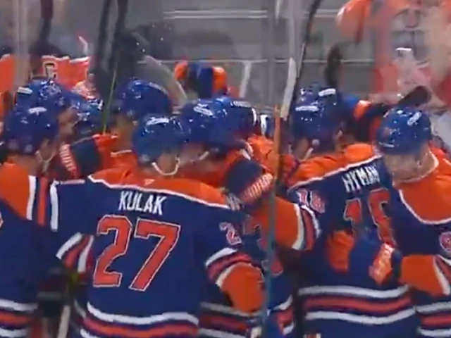 Oilers bench clears to celebrate McDavid's 1,000th point