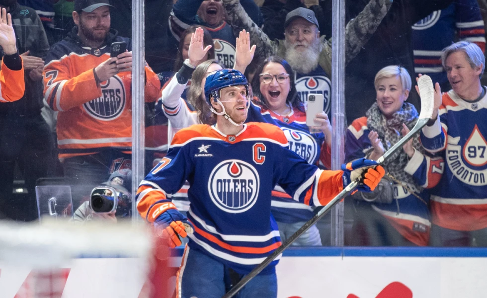 ‘Legendary’: Hockey world reacts to McDavid’s 1,000th point   