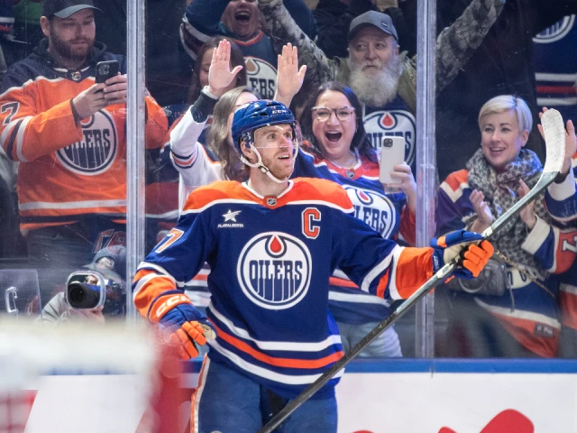 ‘Legendary’: Hockey world reacts to McDavid’s 1,000th point   