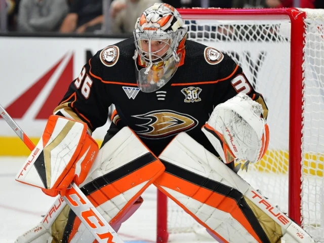 John Gibson willing to waive no-trade clause to join Oilers: report