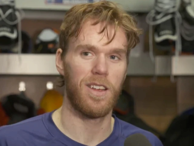 McDavid gets sassy with Oilers reporters in fun media moment