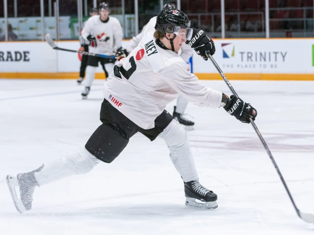 After overcoming shoulder injuries, Oilers’ Beau Akey is chasing Canadian World Juniors spot