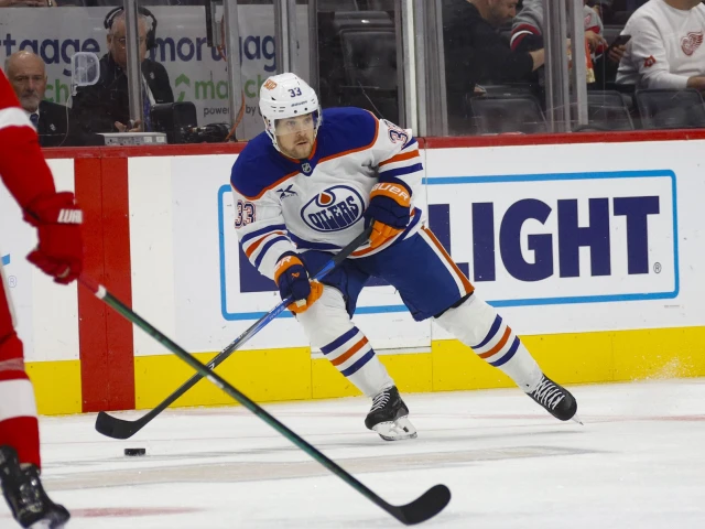 Viktor Arvidsson returns to Oilers lineup bumping veteran out of the bottom-six