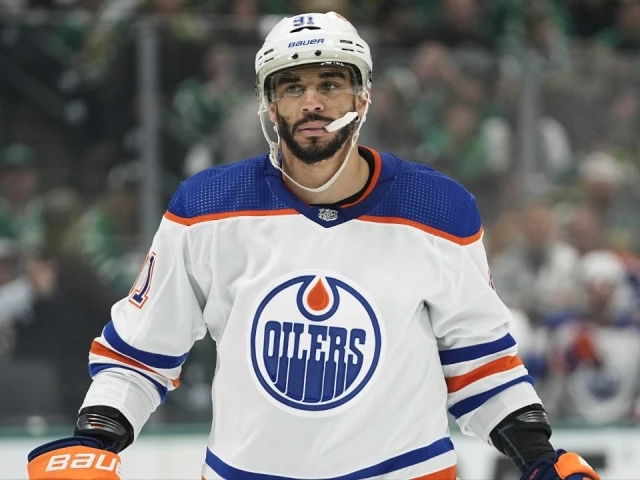 Oilers forward Evander Kane has knee surgery, out four to six weeks