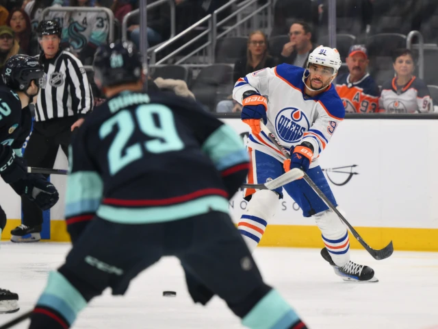 Oilers winger Evander Kane undergoes knee surgery causing him to pause abdominal surgery recovery