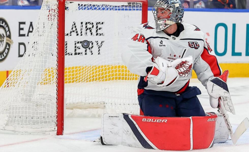 'Cheese on the ice': Thompson overcomes tossed nachos in victory