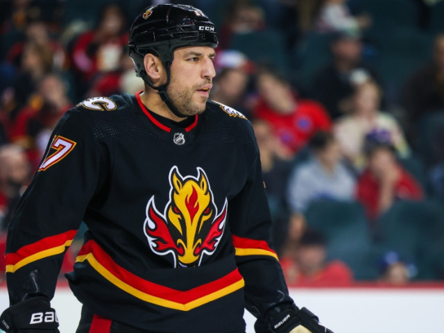 Lucic leaving Flames and going back to the Bruins: report