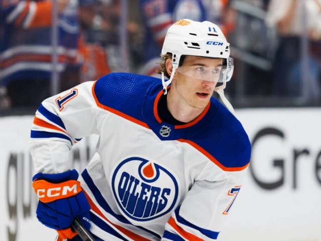 Oilers sign forward Ryan McLeod to 2-year extension